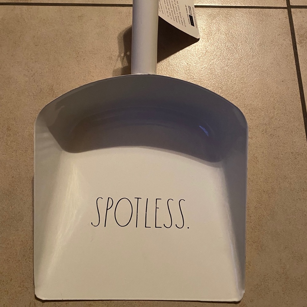 Rae Dunn dust pan